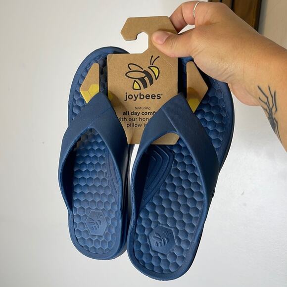 JOYBEES Blue Rubber Sandals Size 6 NWT - Picture 1 of 3